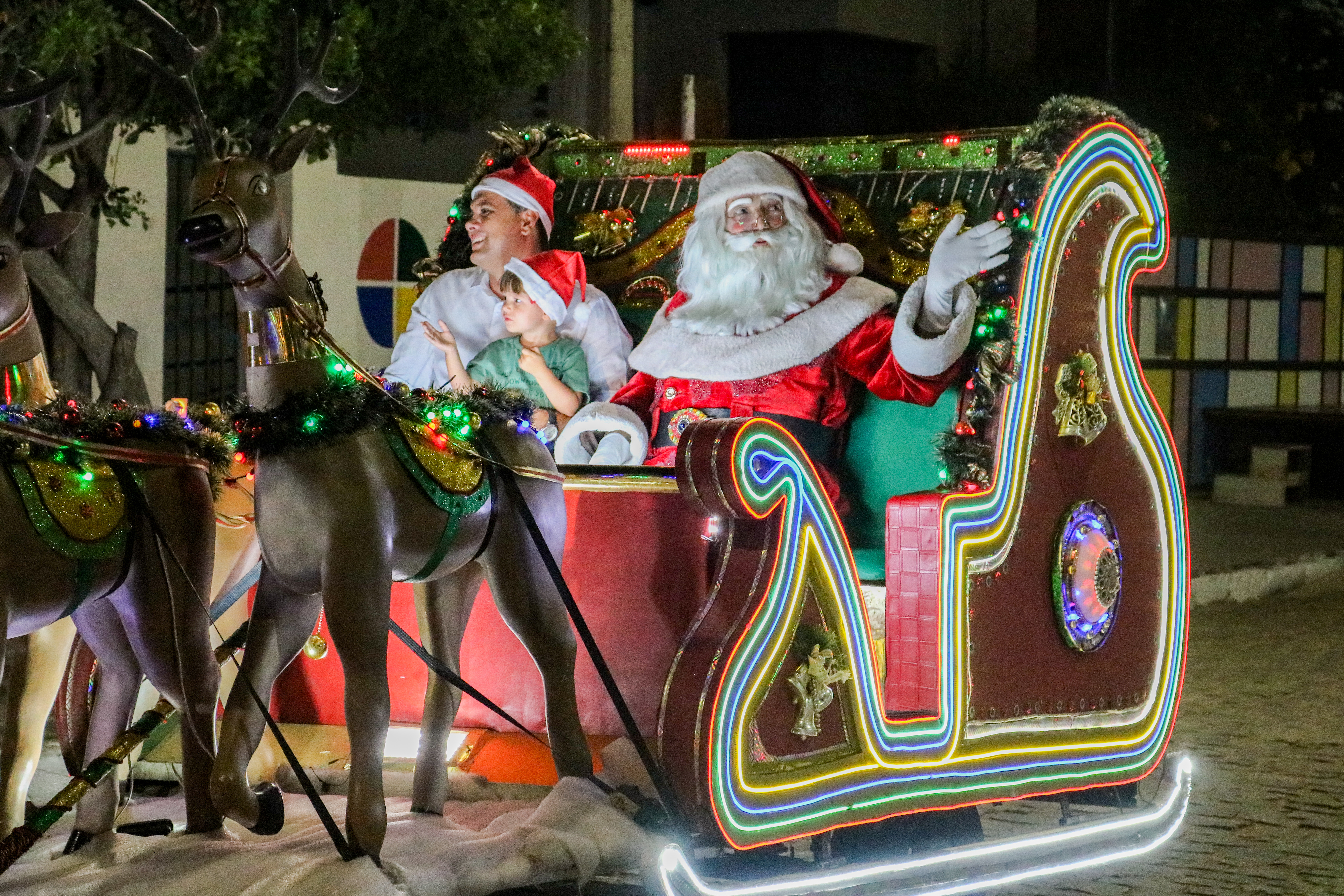 Papai Noel chega em Cabaceiras e faz a alegria das crianças